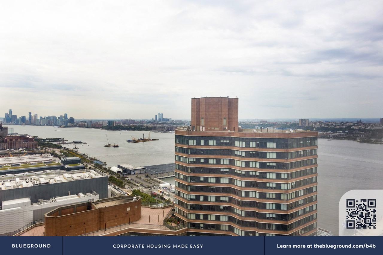635 West 42nd Street - Photo 6 of 44