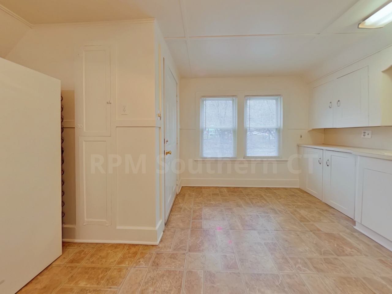 122 Derby Avenue - Photo 4 of 12