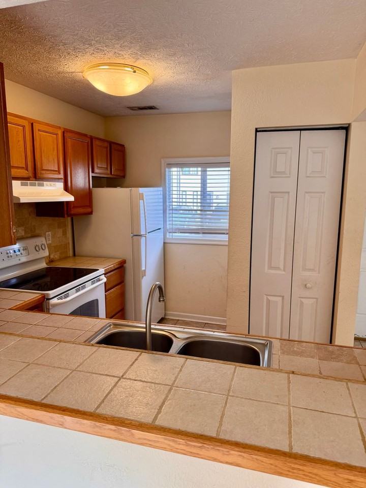 1476 Tenbury Dr - Photo 6 of 20