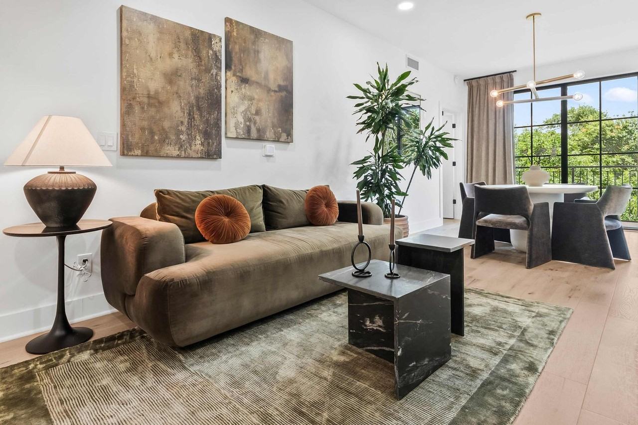 346 Peters St Sw #1058872P - Photo 2 of 28