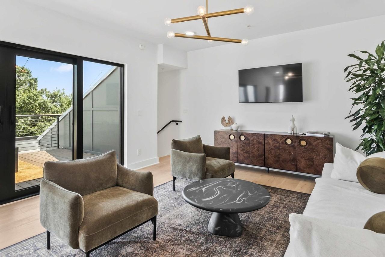 346 Peters St Sw #1058872P - Photo 3 of 28