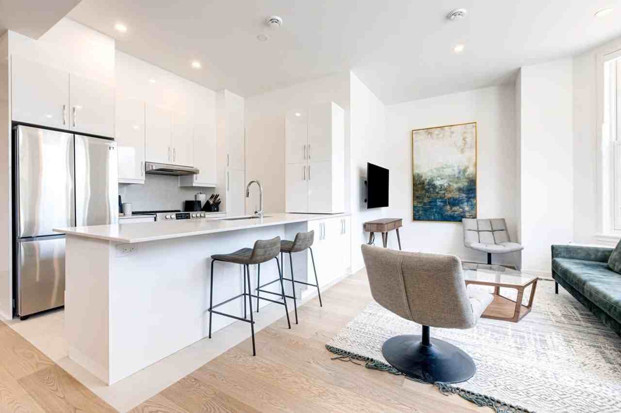 4500 Rue Hutchison #1254792P - Photo 2 of 28