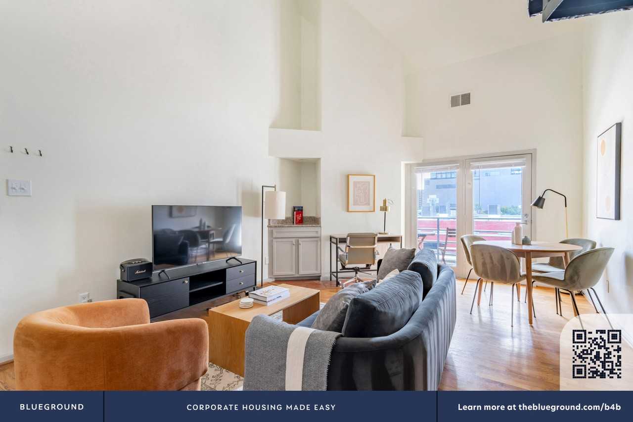 301 East 4th Street - Photo 6 of 52