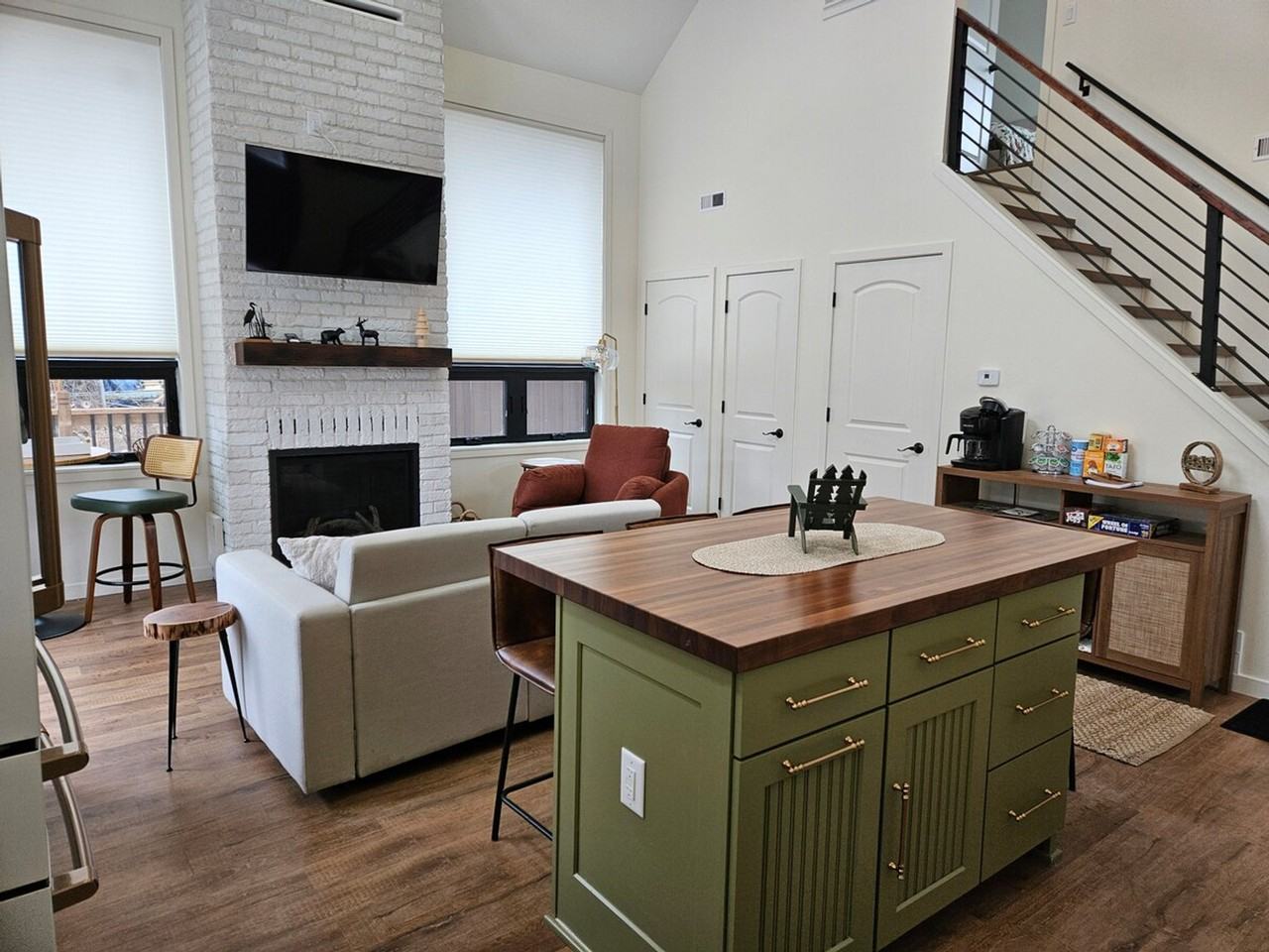 5913 Lake Edge Rd #1300982P - Photo 3 of 38