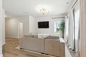 featured image of 611 W Vincent Dr