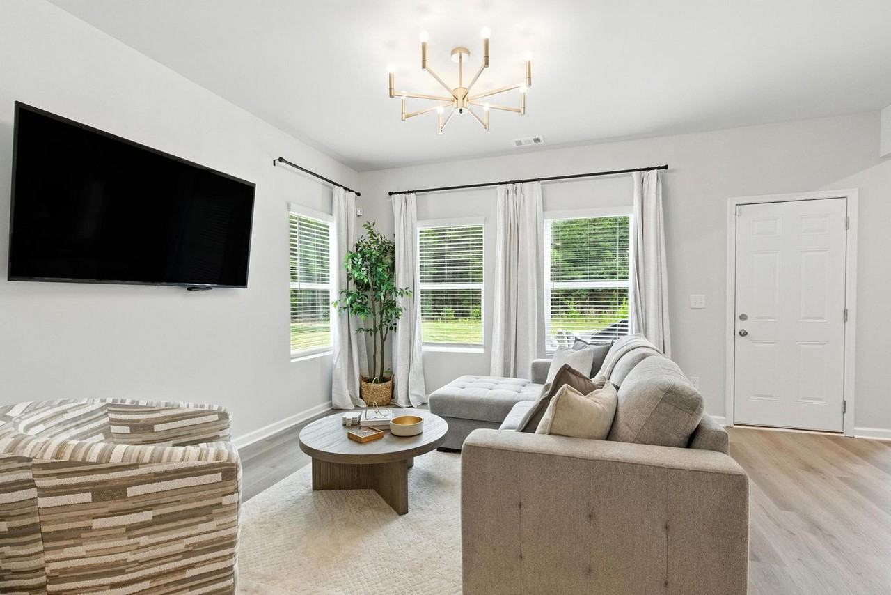 611 W Vincent Dr #1302837P - Photo 2 of 30