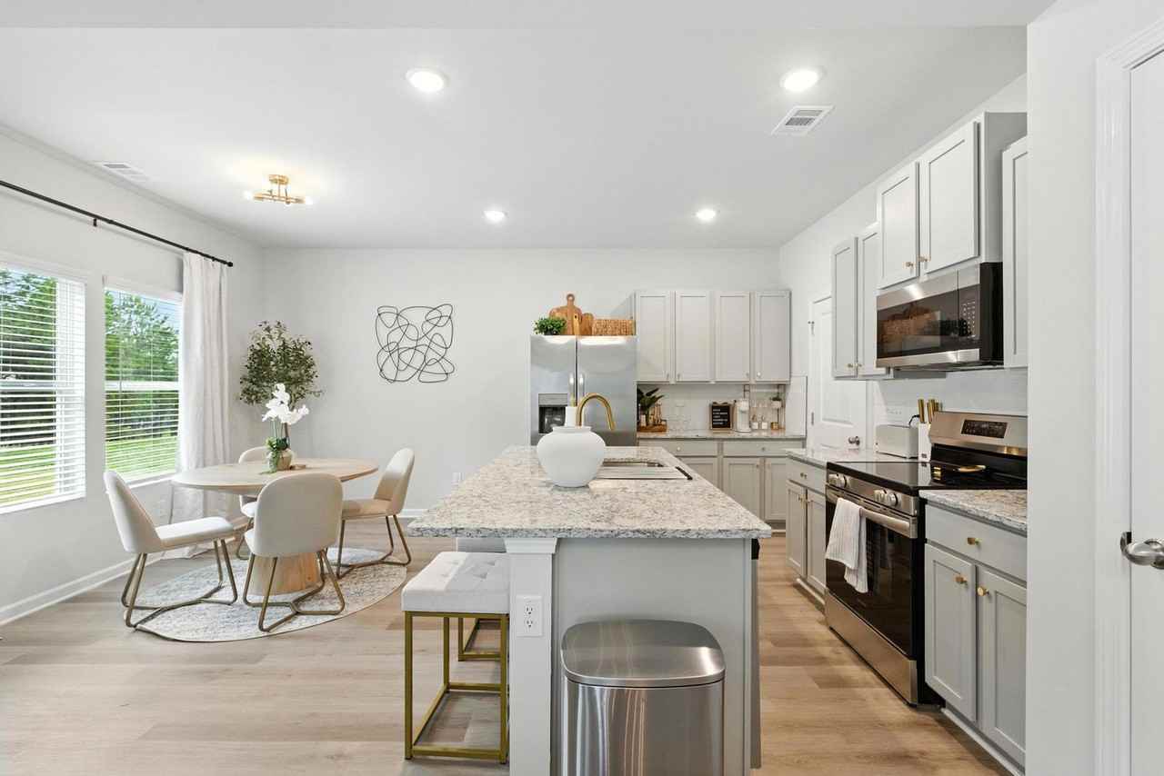 611 W Vincent Dr #1302837P - Photo 3 of 30