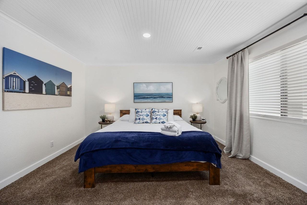 209 75th Ave N #1308945P - Photo 5 of 50