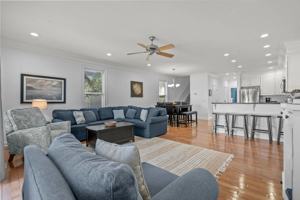 featured image of 115A 7th Ave S