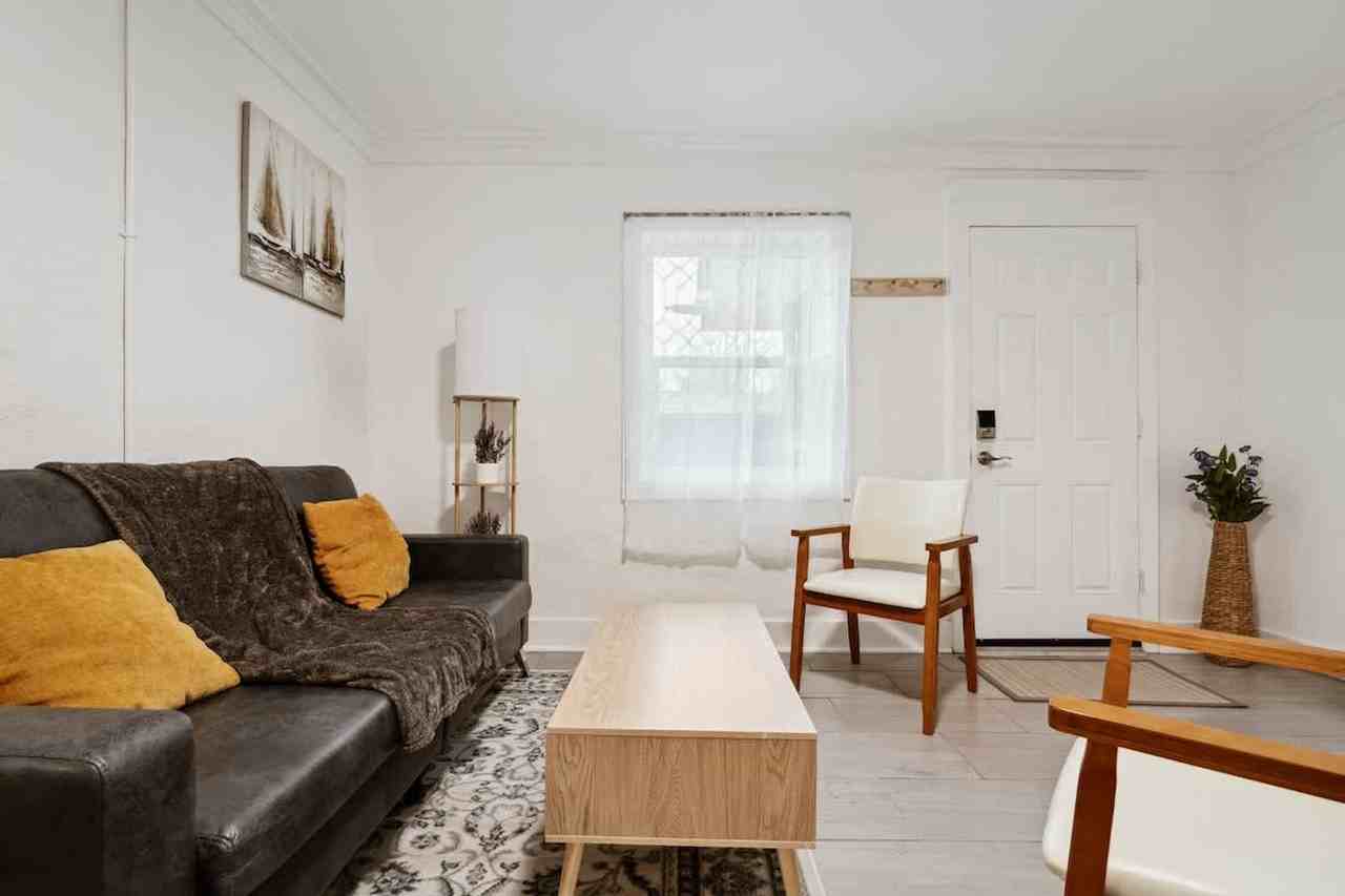 2904 Berwick Street - Photo 2 of 27