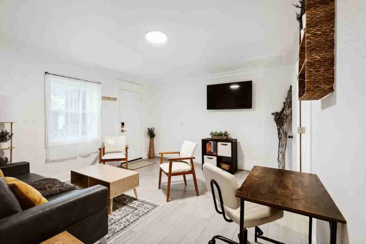 2904 Berwick Street - Photo 7 of 27