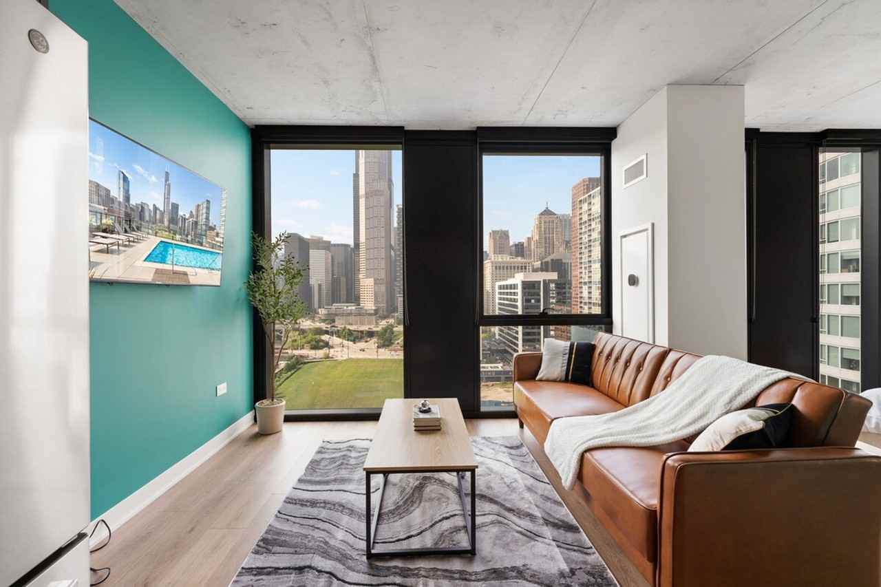 234 W Polk St #1310544P - Photo 2 of 29