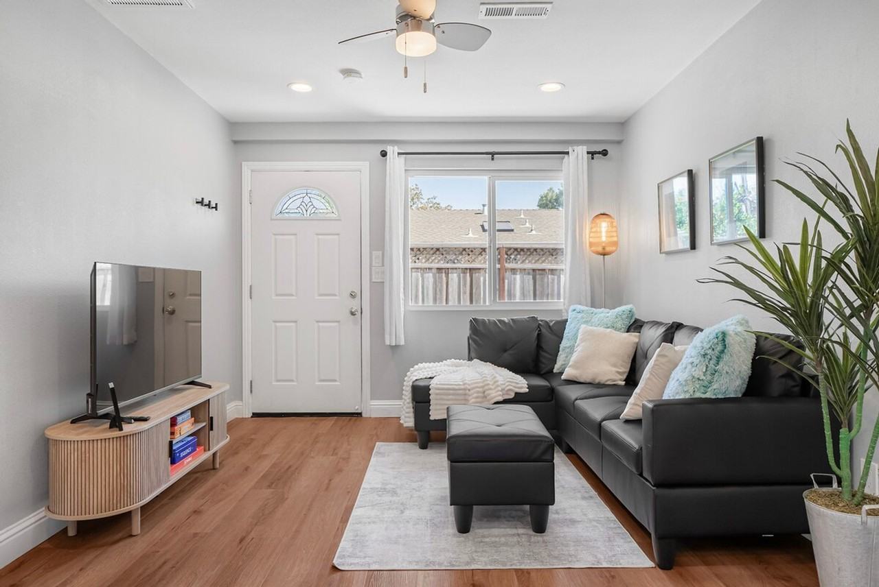 2326 Cherry Ave #1310560P - Photo 2 of 38