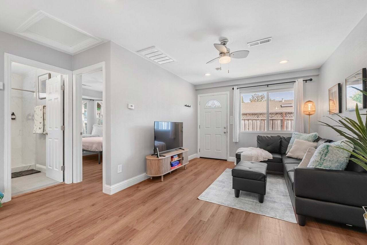 2326 Cherry Ave #1310560P - Photo 5 of 38