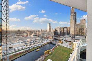 720 S Wells St - Photo 1 of 1