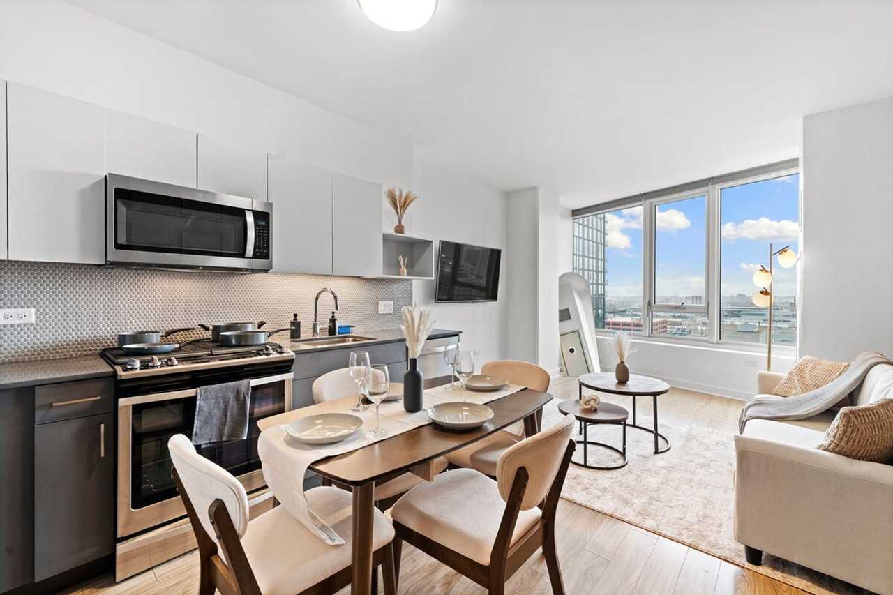 720 S Wells St #1310546P - Photo 3 of 32