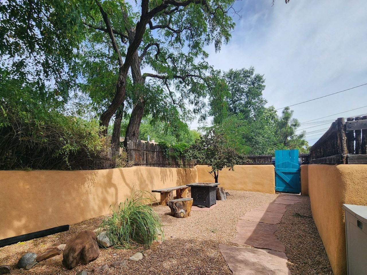 250 Closson Street - Photo 5 of 24