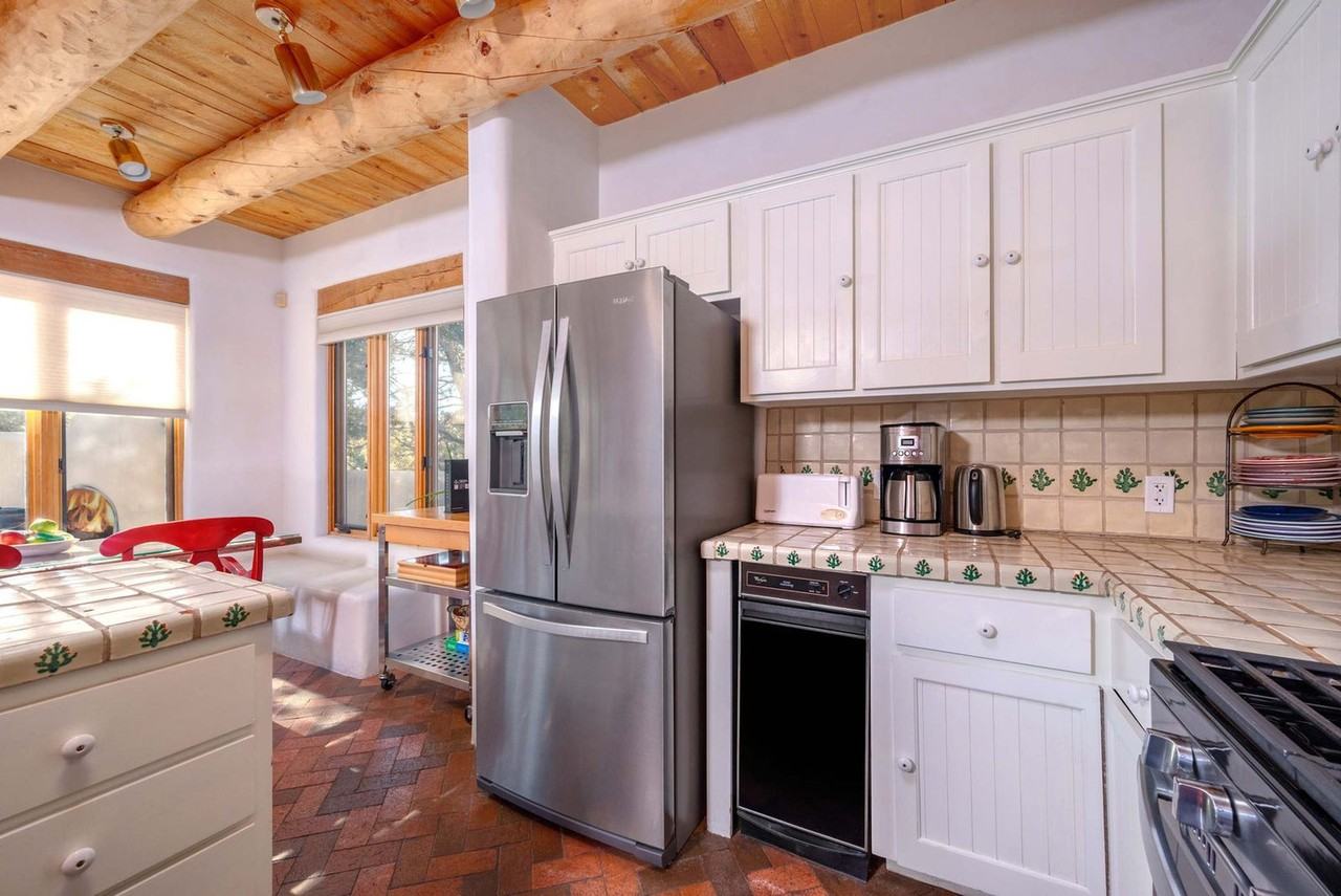 1015 Foothills Trl #1313828P - Photo 4 of 33