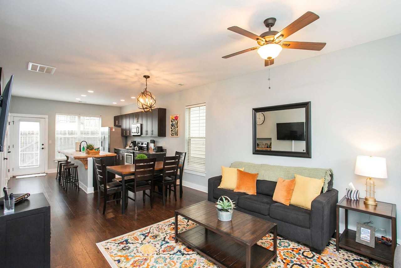 1106B Stratford Ave #1312367P - Photo 3 of 29