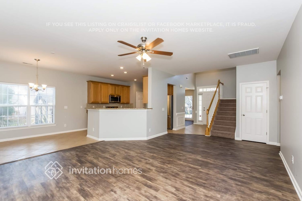 403 Amersham Ln - Photo 4 of 18