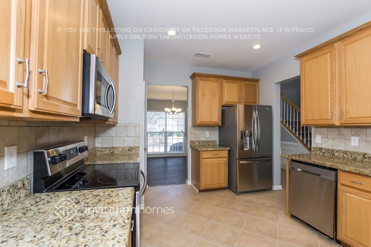 403 Amersham Ln - Photo 5 of 18