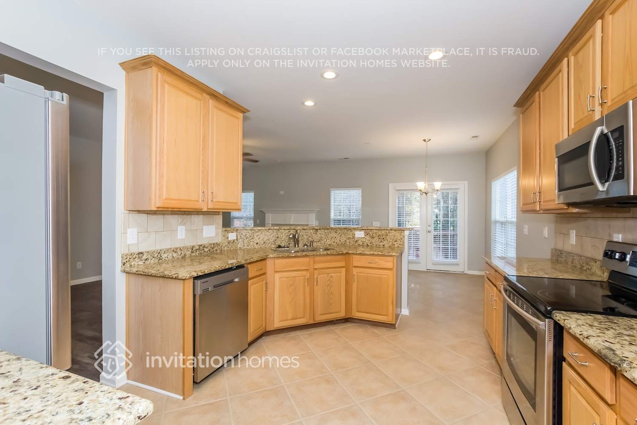 403 Amersham Ln - Photo 7 of 18