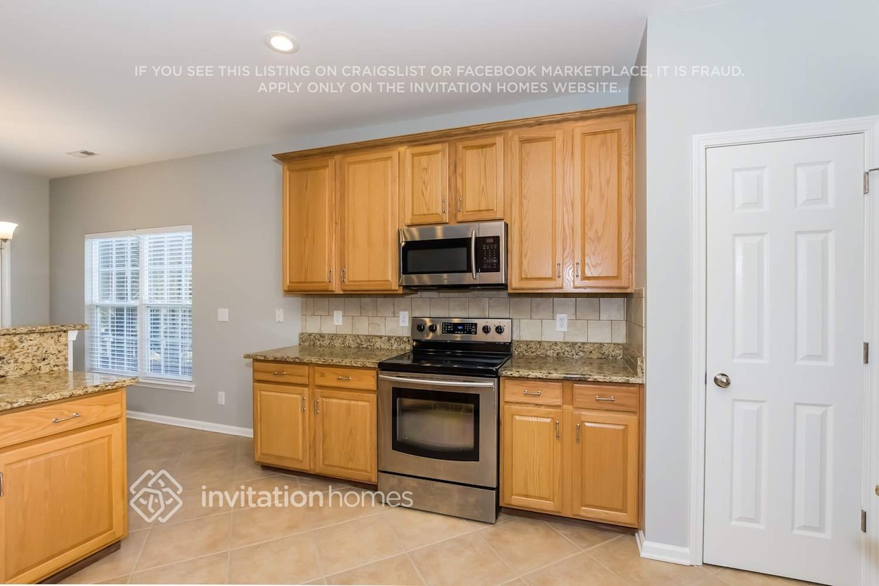403 Amersham Ln - Photo 6 of 18
