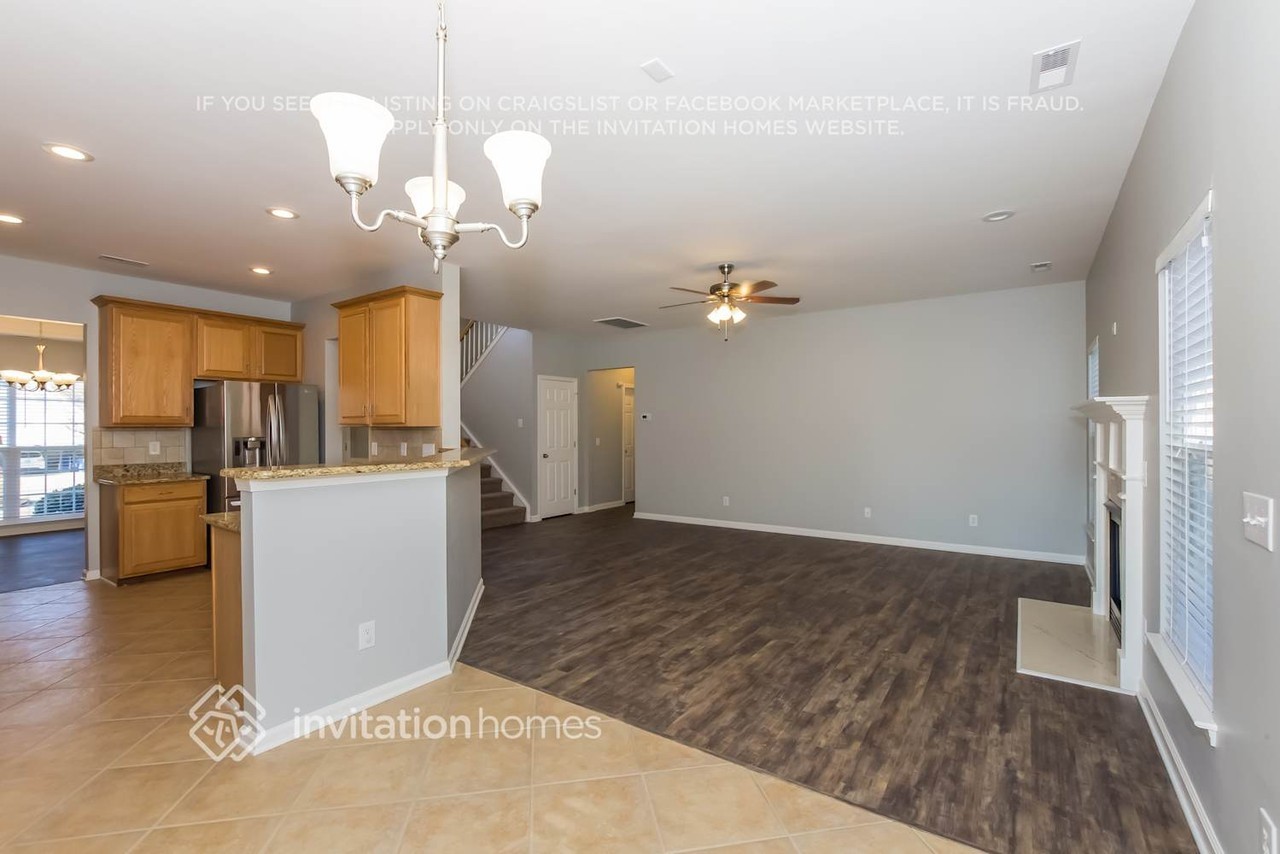 403 Amersham Ln - Photo 3 of 18