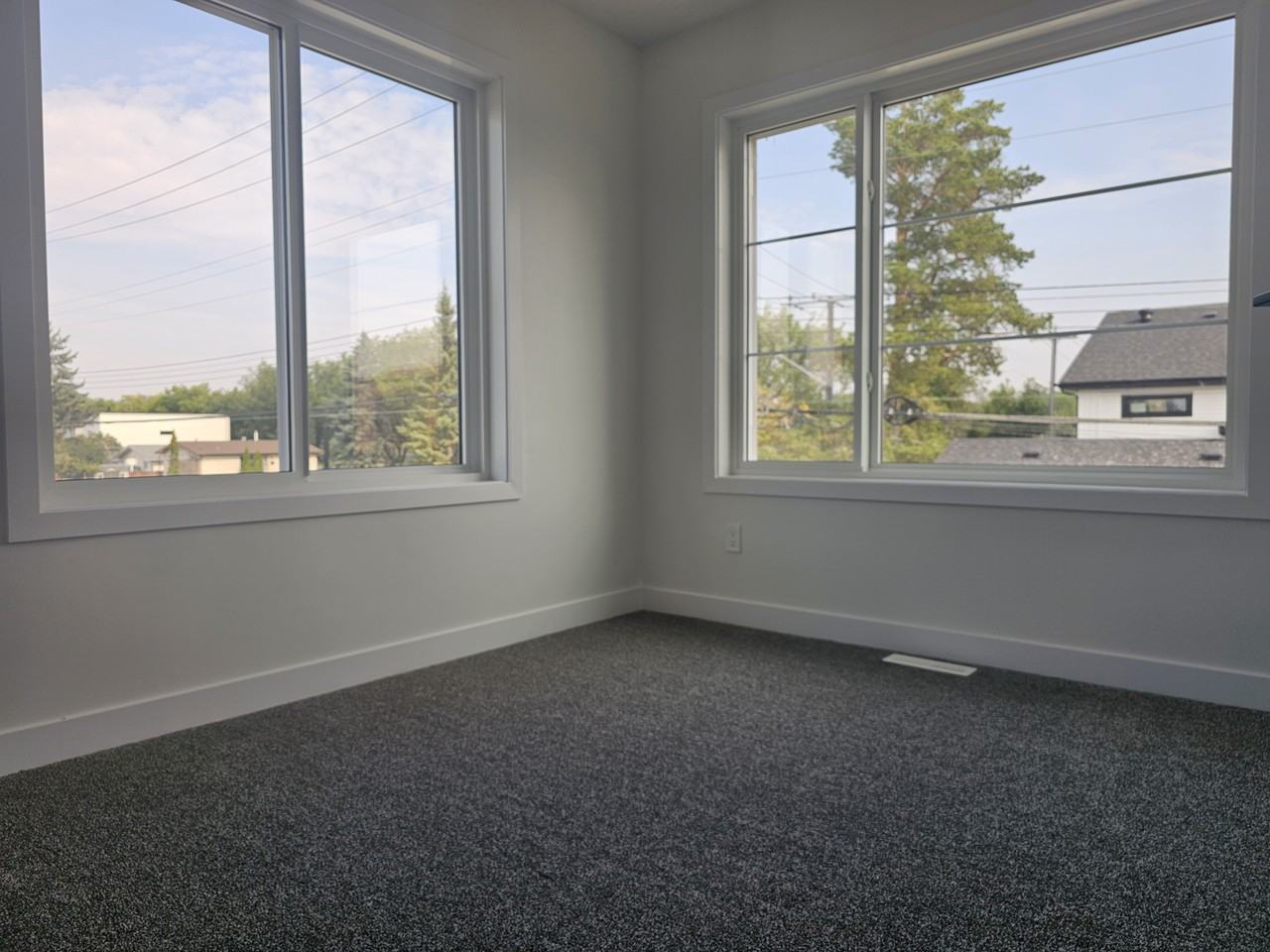 15315 95 Avenue Northwest - 1 Main #1MAIN - Photo 4 of 10