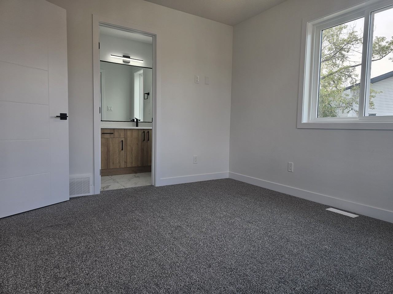 15315 95 Avenue Northwest - 1 Main #1MAIN - Photo 5 of 10