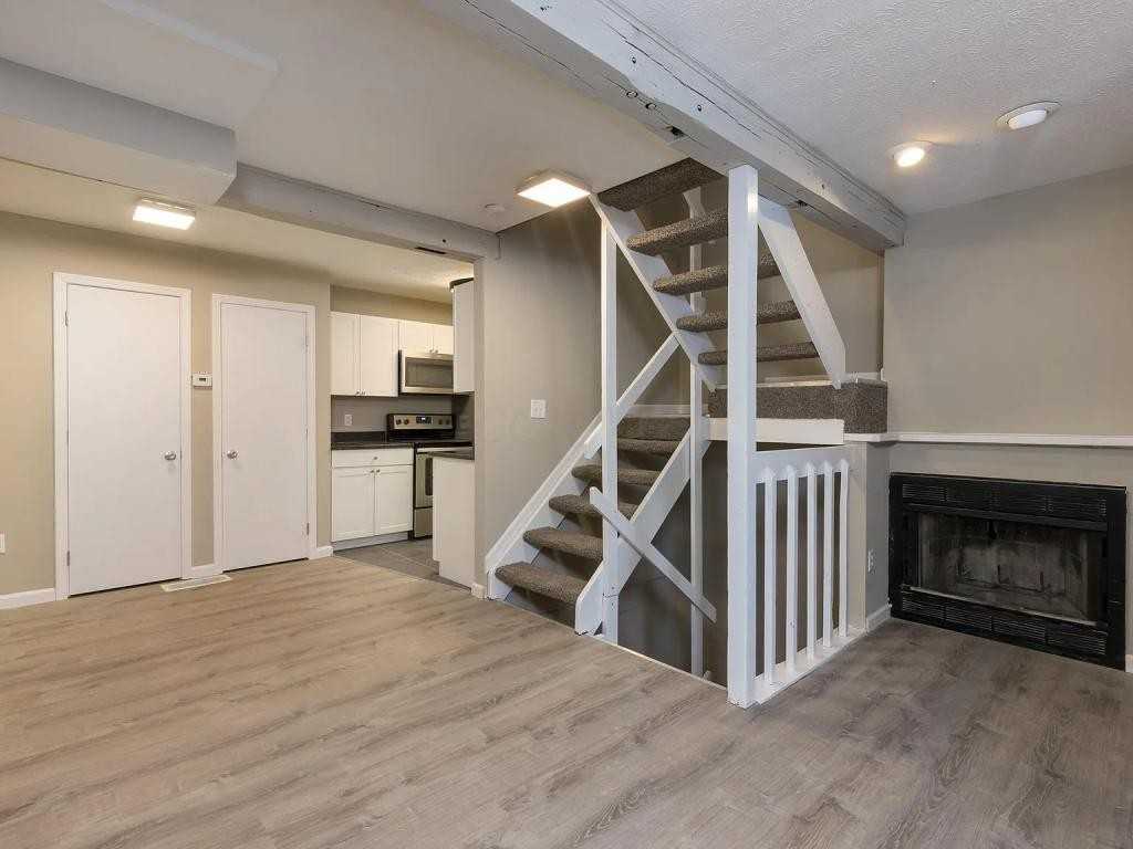 91 W 9th Ave - Photo 3 of 24