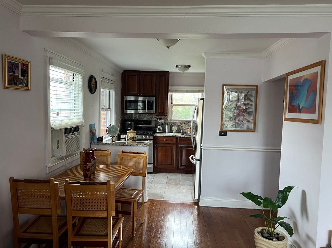 1084 Fenwood Dr - Photo 3 of 22