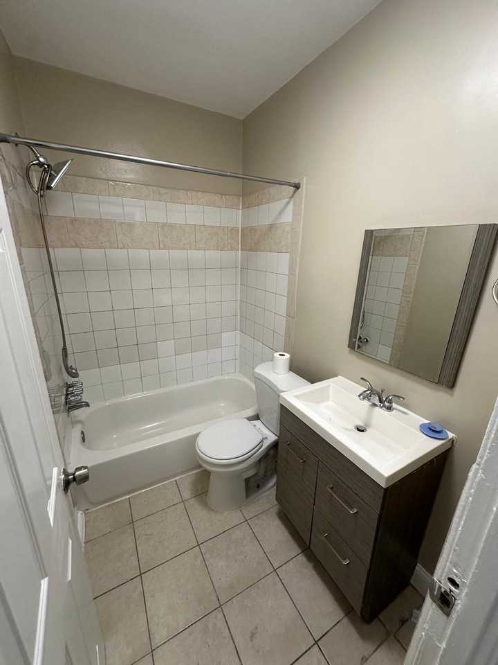 1720 R St Se #3 - Photo 2 of 9