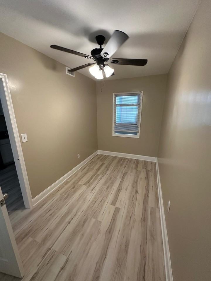 1720 R St Se #3 - Photo 4 of 9