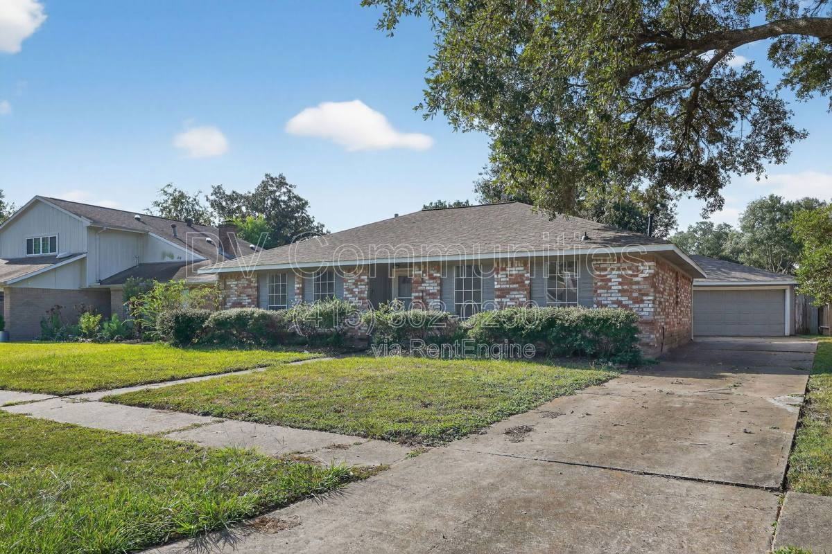 15707 Lone Tree Dr - Photo 2 of 10