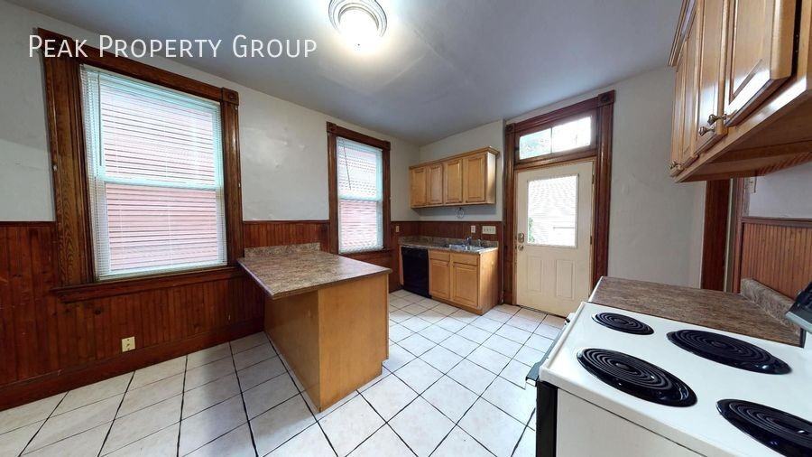 2319 Sauer Ave - Photo 4 of 11