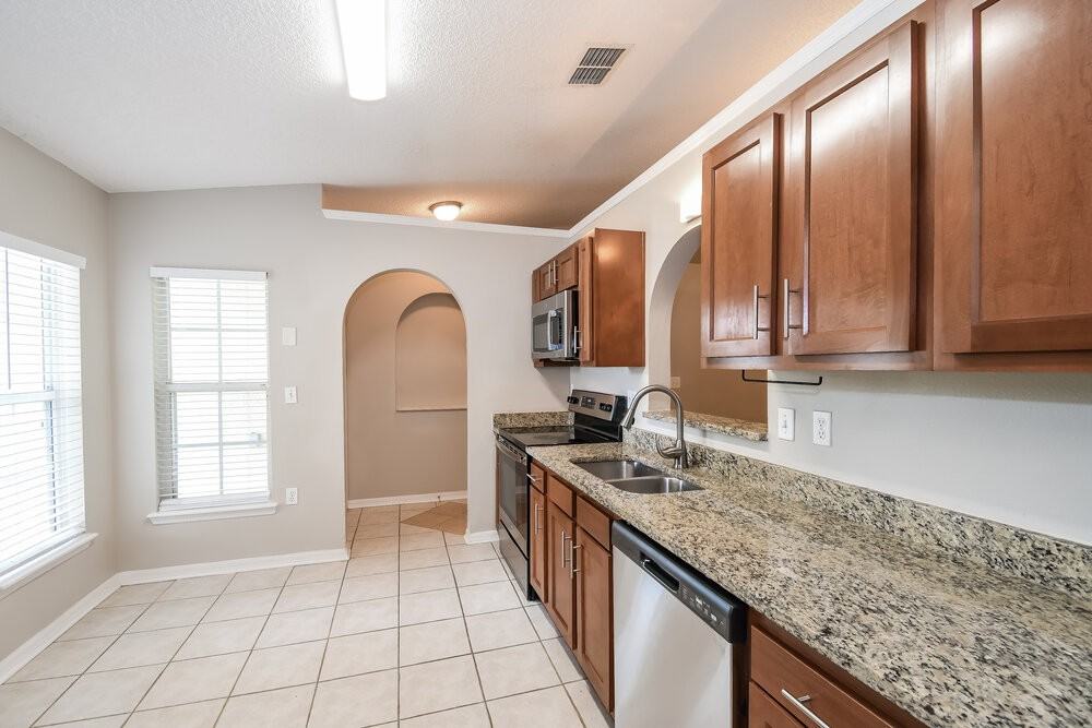 2668 Lantana Lakes Dr W - Photo 5 of 16