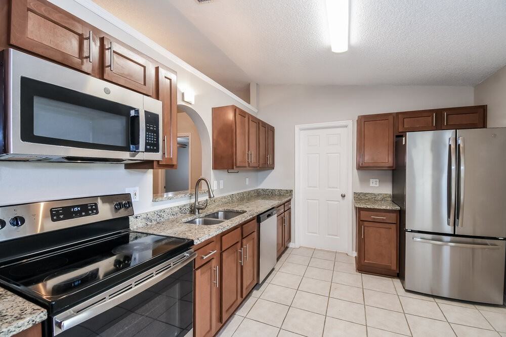 2668 Lantana Lakes Dr W - Photo 6 of 16