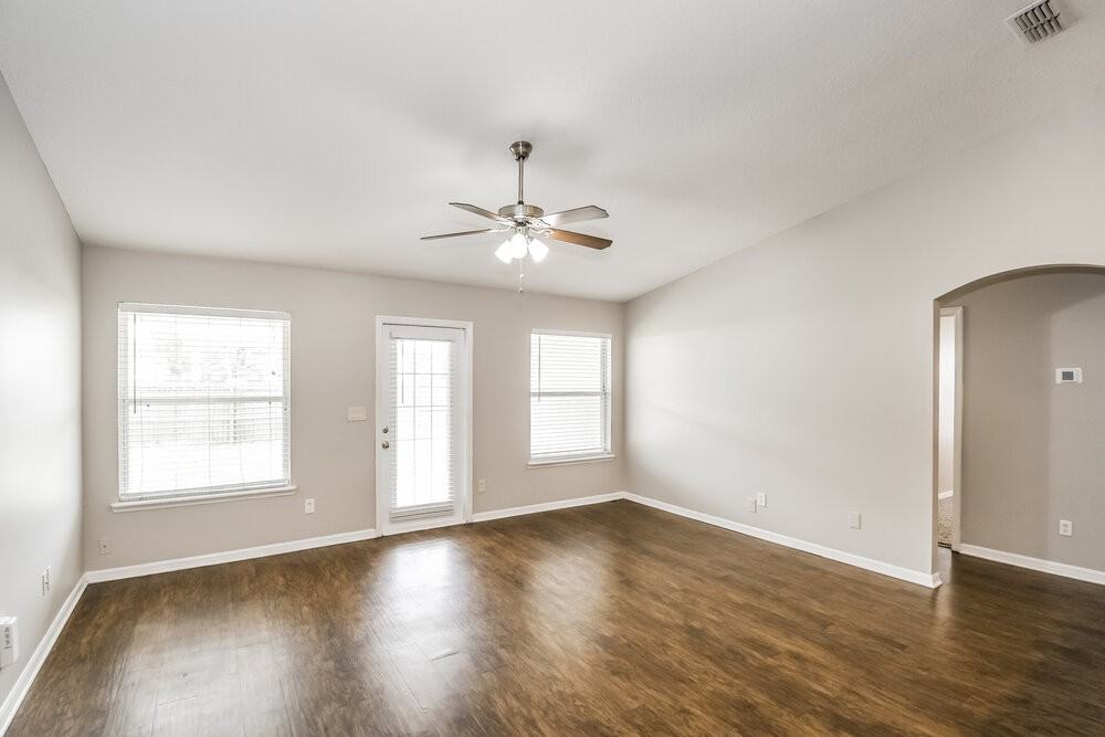 1760 Glen Laurel Dr - Photo 3 of 16