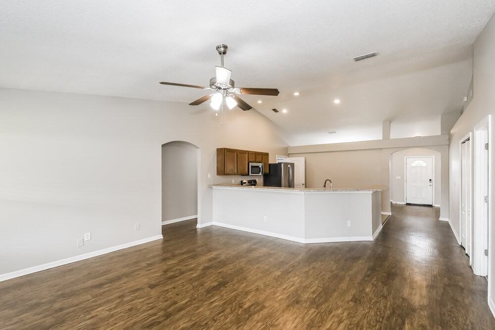 1760 Glen Laurel Dr - Photo 4 of 16