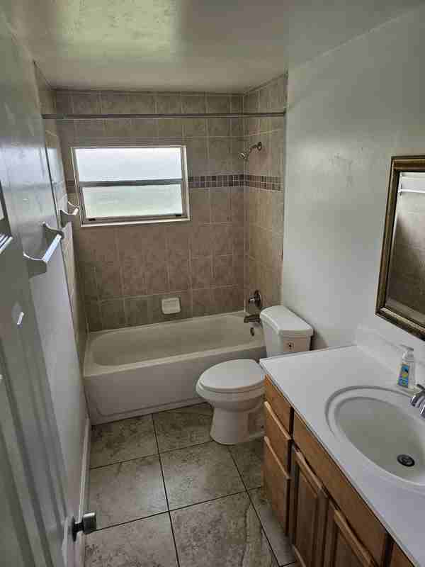 2550 Stratford Drive - Photo 3 of 10
