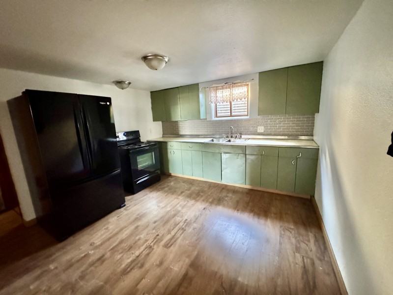 302 W 7th St - Photo 2 of 6