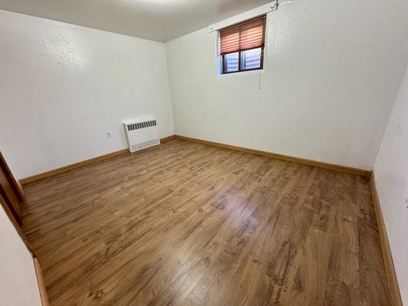 302 W 7th St - Photo 3 of 6