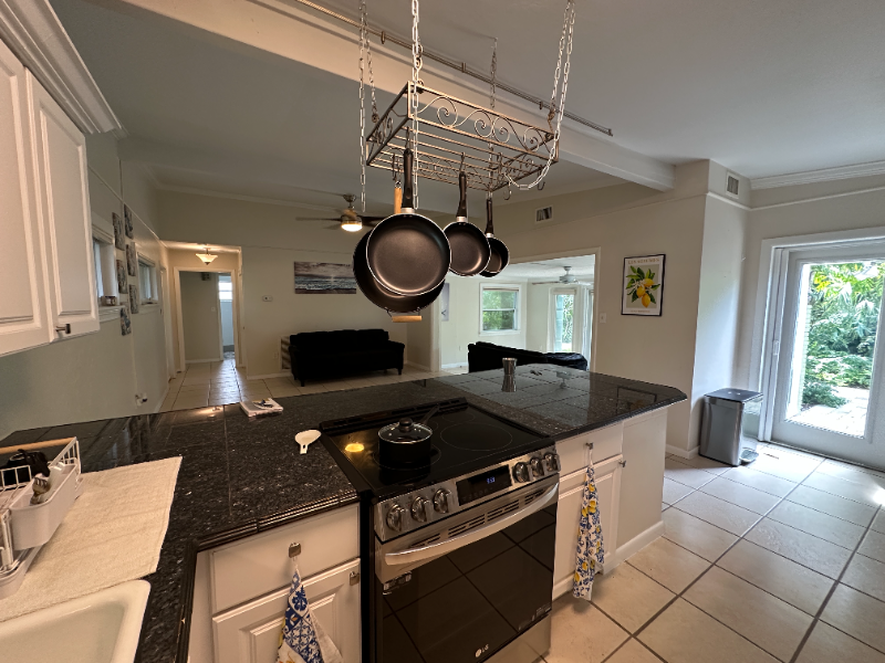 1648 Maravilla Ave - Photo 4 of 13