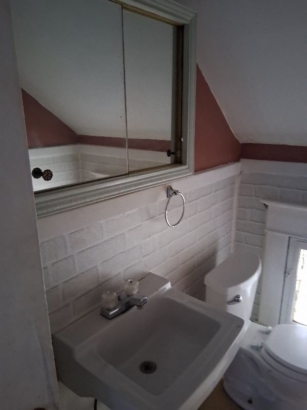 1803 Pointview Ave - Photo 3 of 9