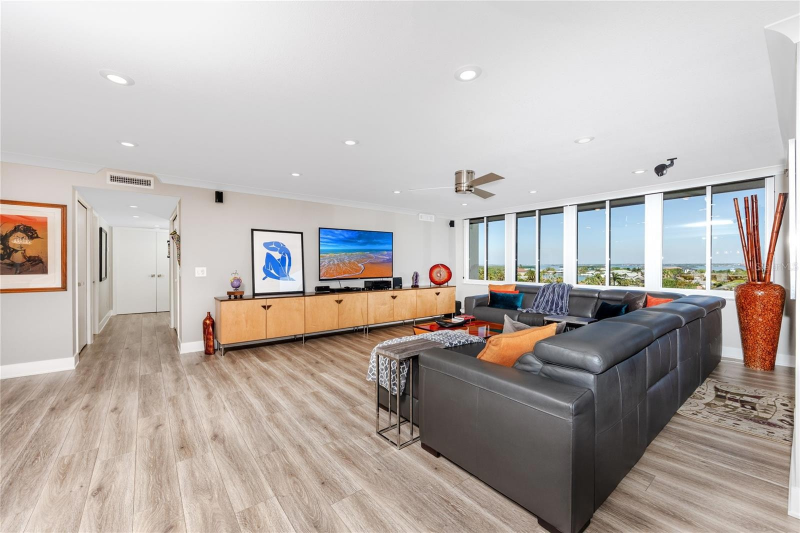 736 Island Way #602 - Photo 3 of 15