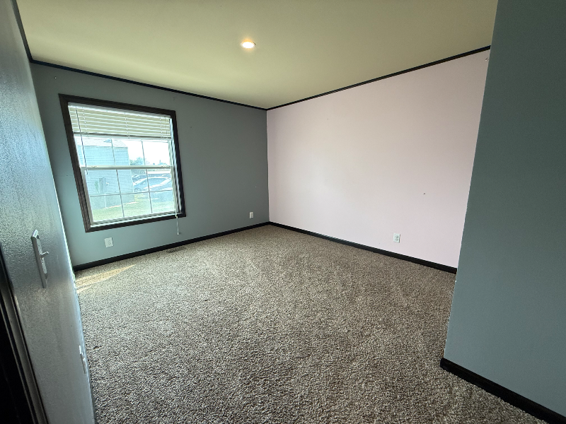 412 2nd St Ne - Photo 3 of 11