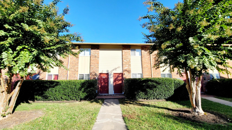 7103 Wentworth St - Photo 2 of 20