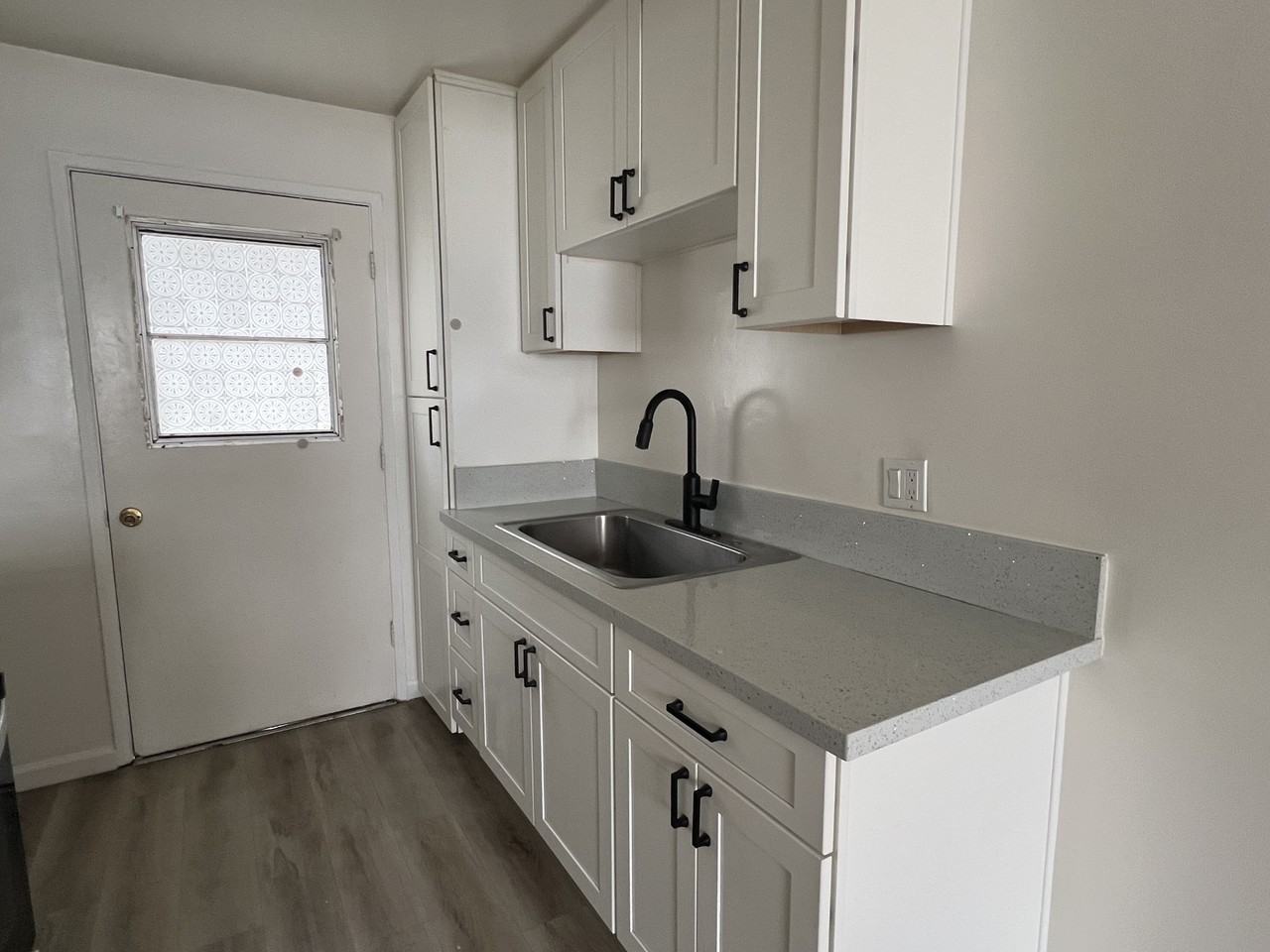 701 S Garfield Ave #D - Photo 3 of 7