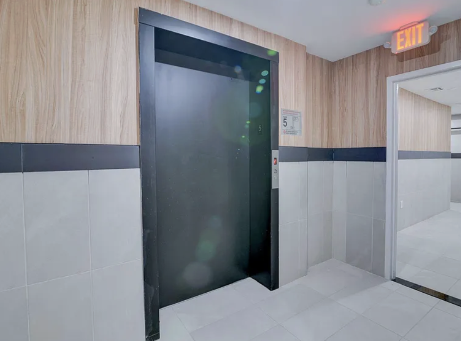 556 Market St #1B - Photo 2 of 13